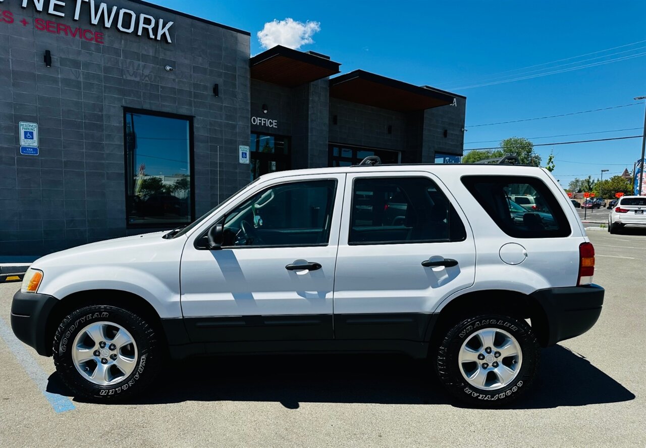 2003 Ford Escape XLS - Photo 6 - Reno, NV 89502
