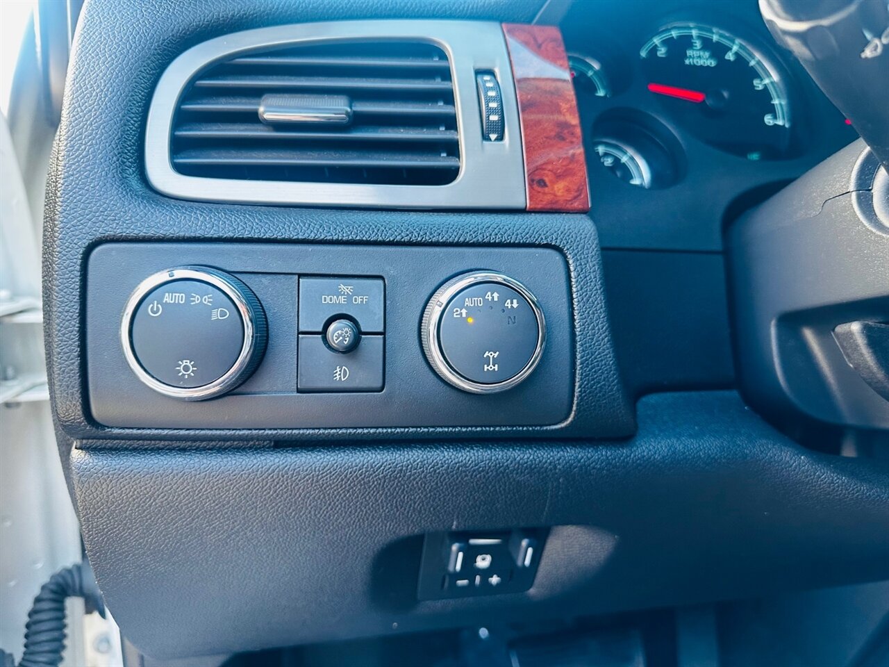 2012 Chevrolet Suburban LTZ - Photo 28 - Reno, NV 89502