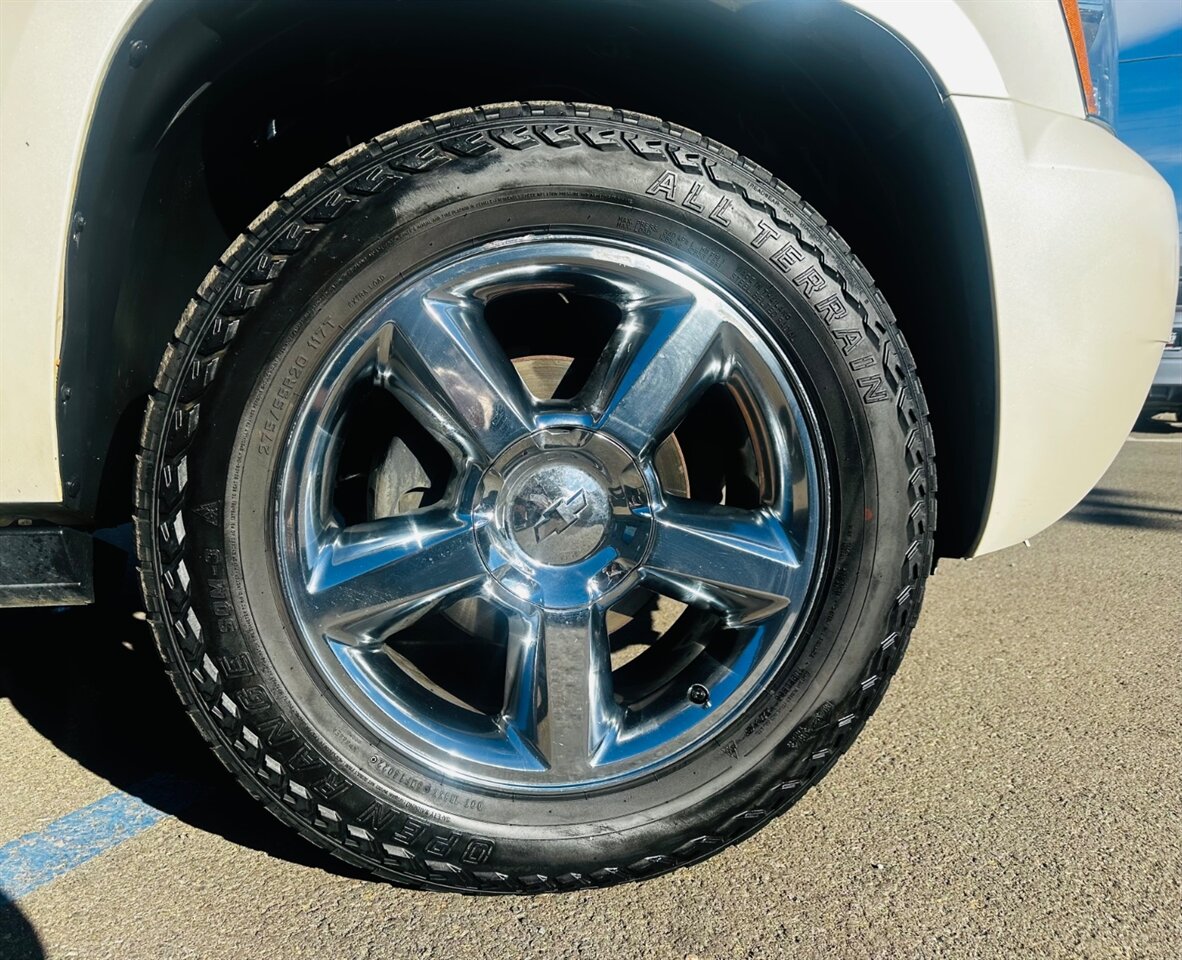 2012 Chevrolet Suburban LTZ - Photo 12 - Reno, NV 89502