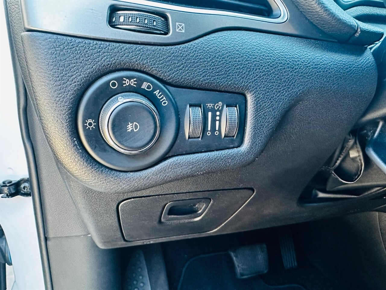 2019 Jeep Cherokee Latitude Plus   - Photo 25 - Reno, NV 89502