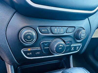 2019 Jeep Cherokee Latitude Plus   - Photo 18 - Reno, NV 89502