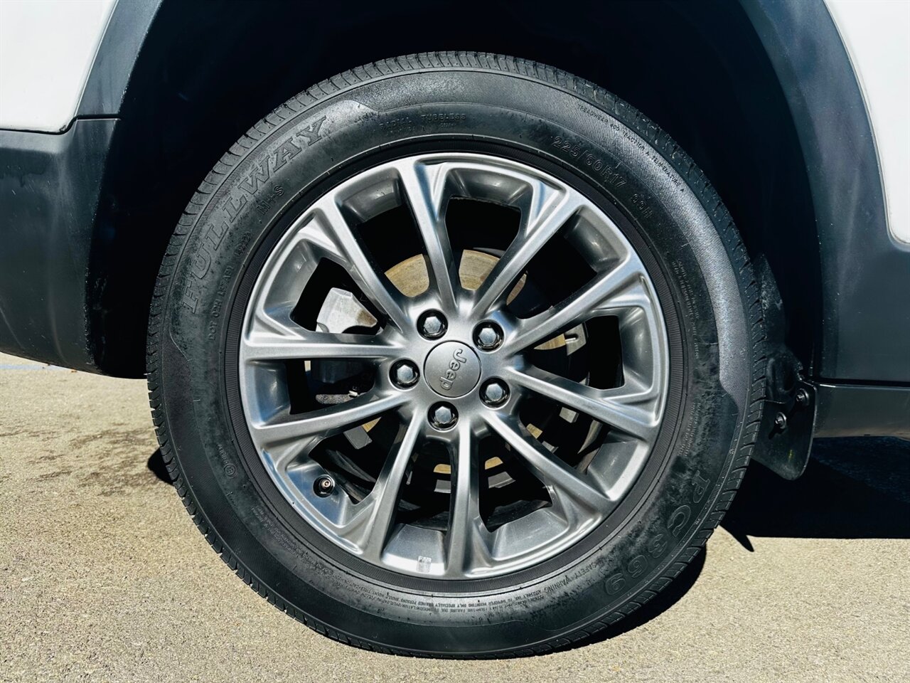 2019 Jeep Cherokee Latitude Plus   - Photo 11 - Reno, NV 89502