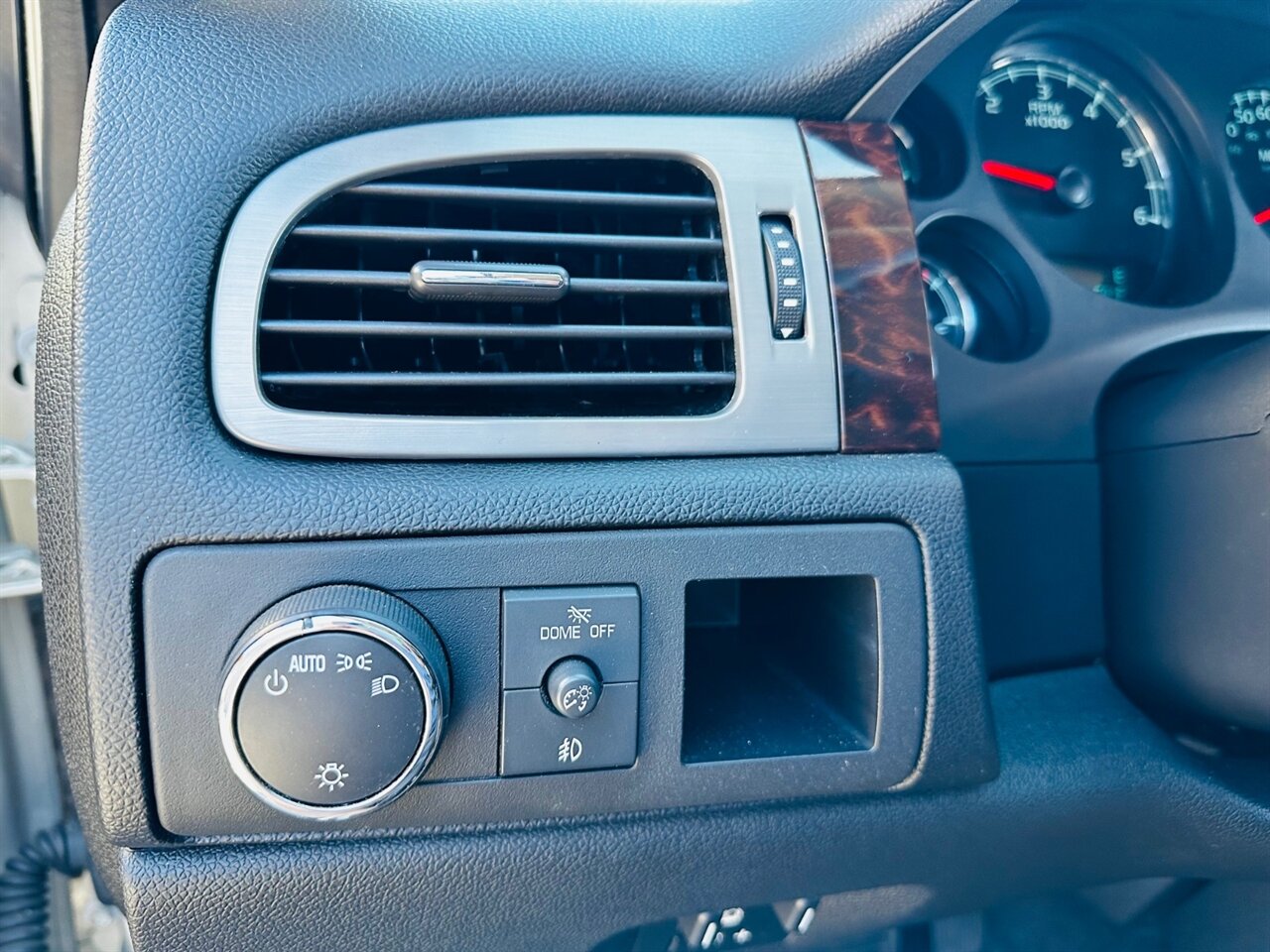 2014 GMC Yukon XL Denali   - Photo 27 - Reno, NV 89502