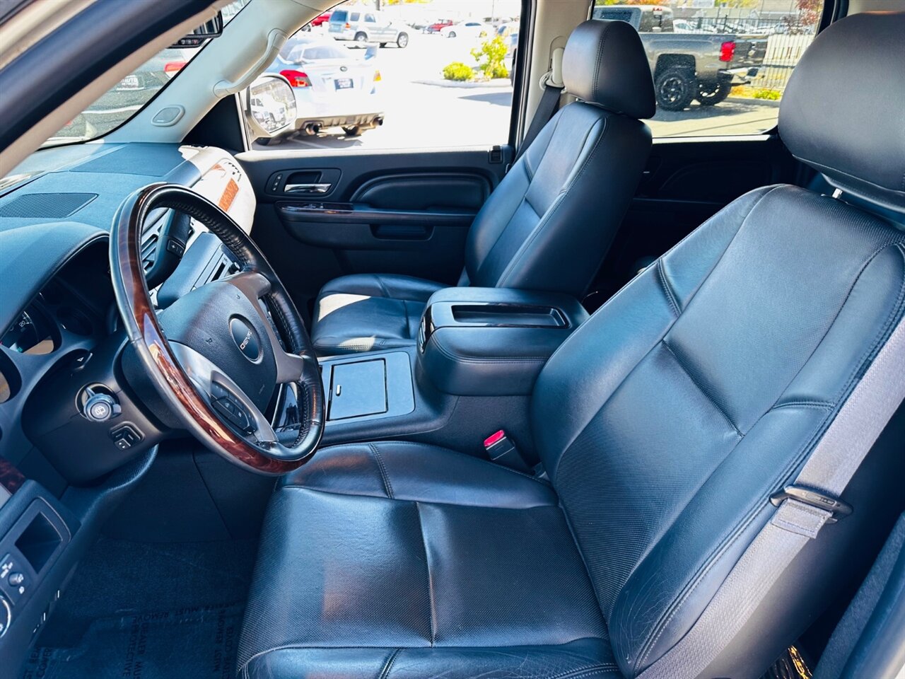 2014 GMC Yukon XL Denali   - Photo 19 - Reno, NV 89502