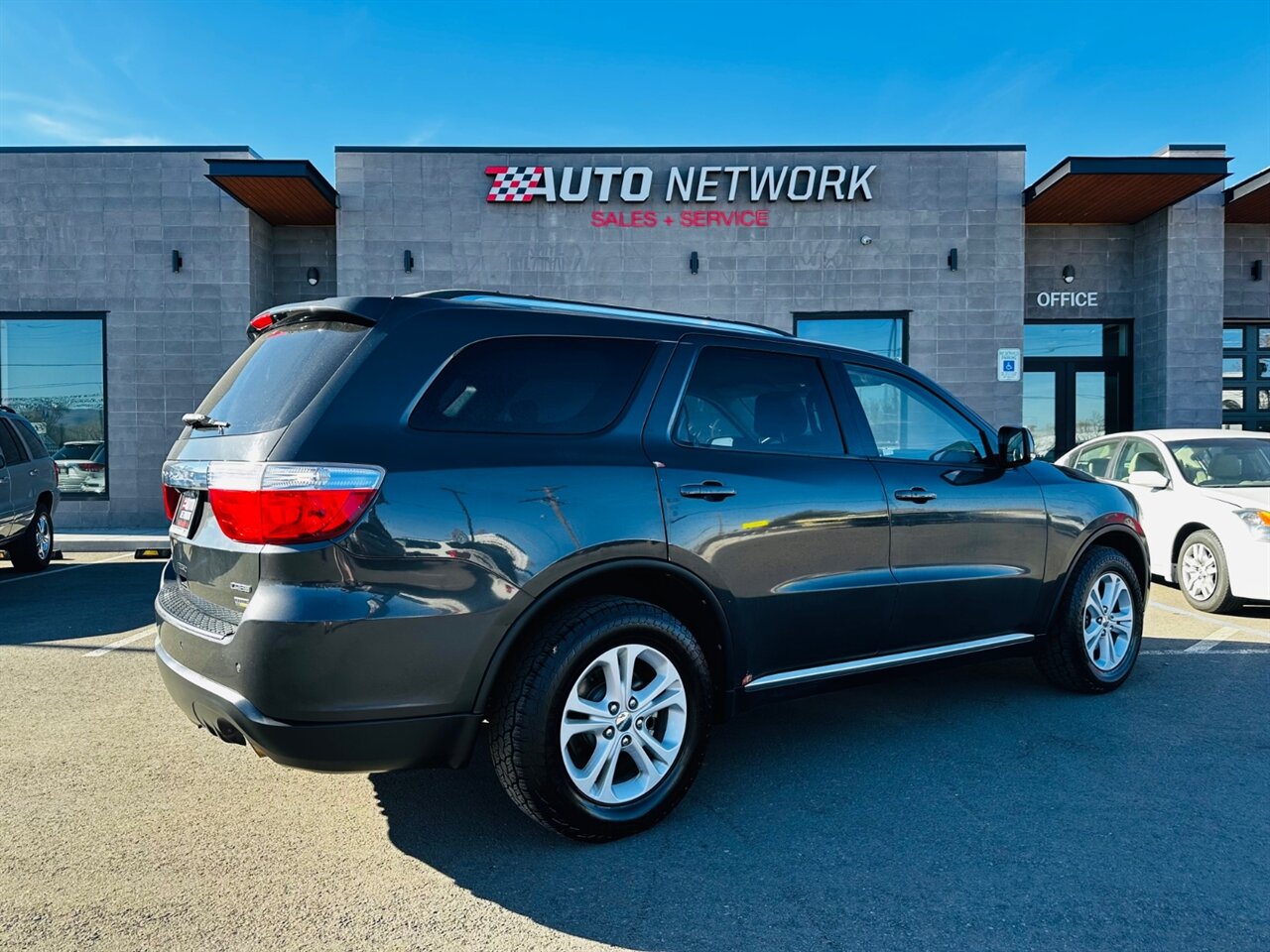 2011 Dodge Durango Crew photo 3