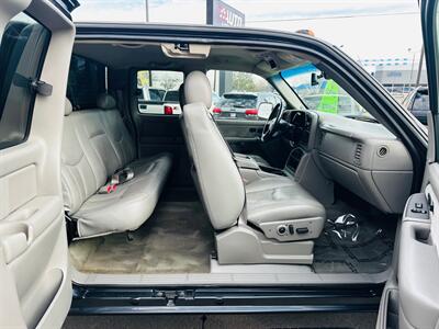 2003 GMC Sierra 3500 SLT 4dr Extended Cab - Photo 16 - Reno, NV 89502