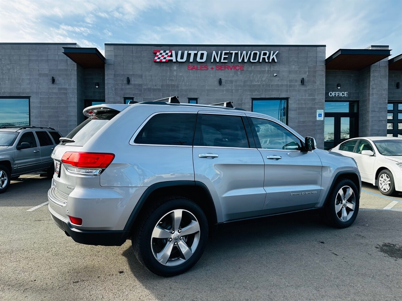 2015 Jeep Grand Cherokee Limited photo 3