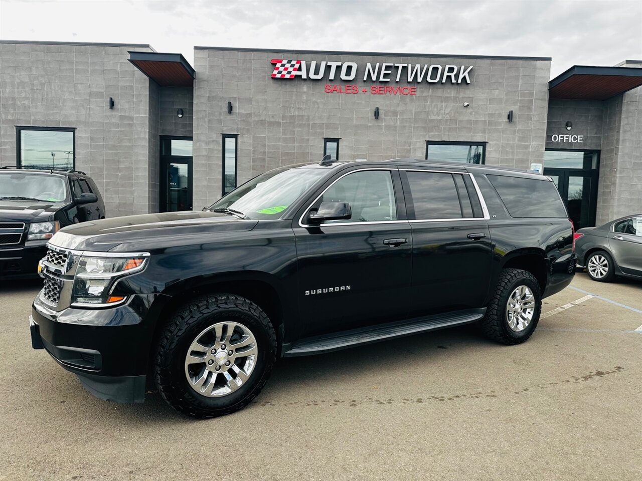 2018 Chevrolet Suburban LT - Photo 5 - Reno, NV 89502