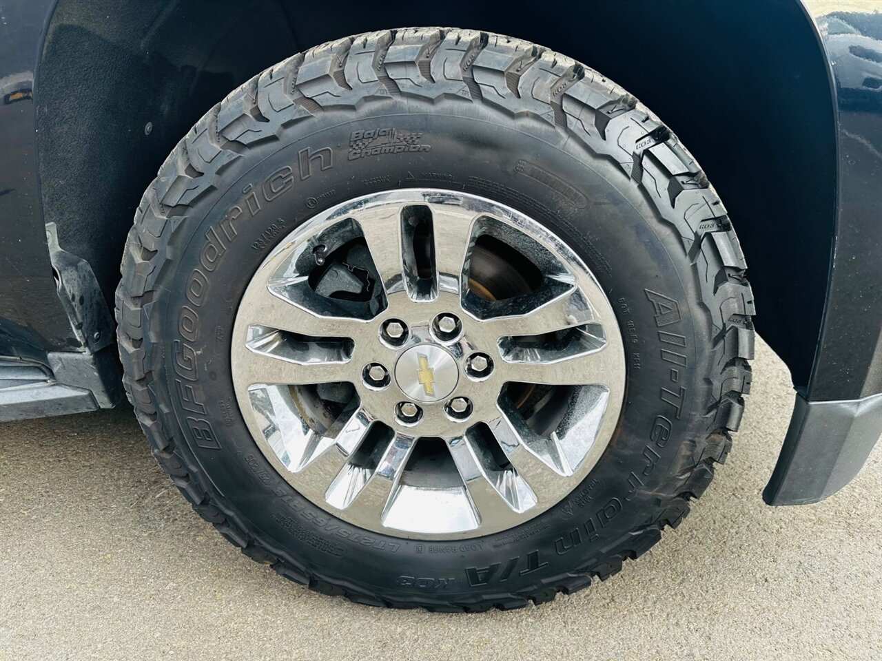 2018 Chevrolet Suburban LT - Photo 12 - Reno, NV 89502