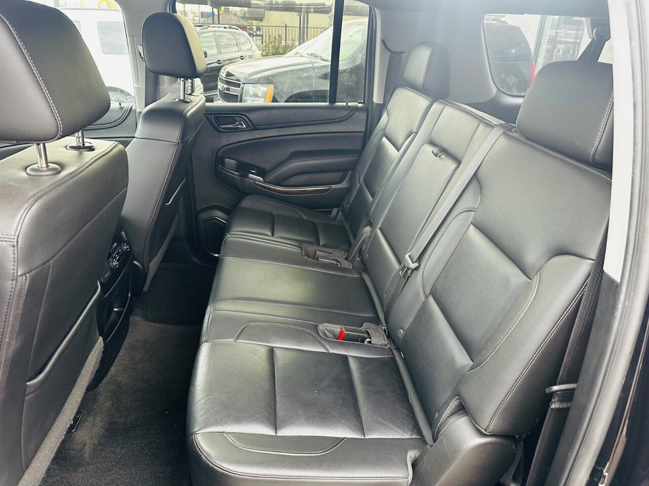 2018 Chevrolet Suburban LT - Photo 16 - Reno, NV 89502