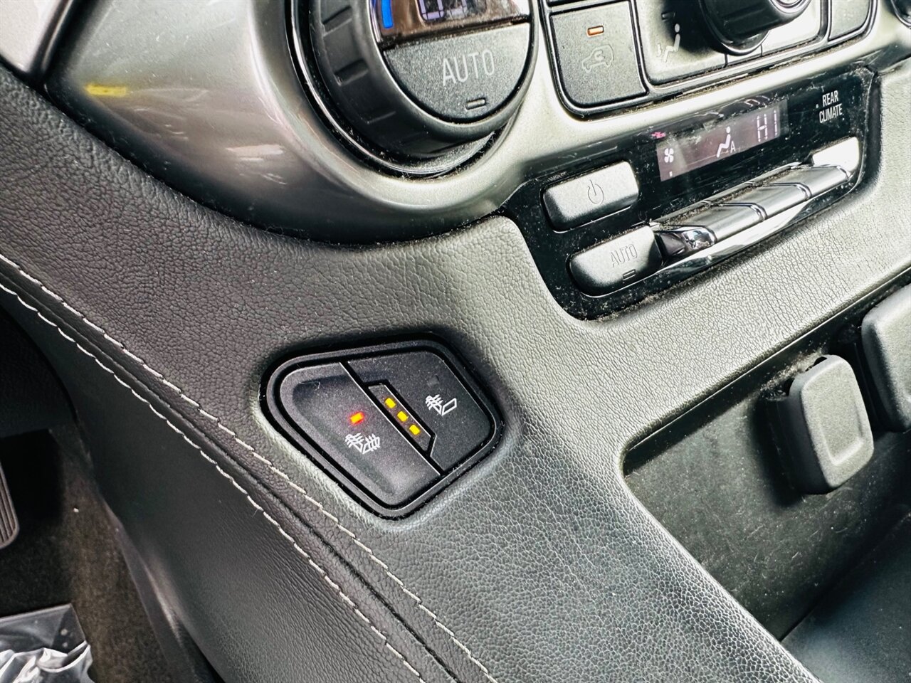 2018 Chevrolet Suburban LT - Photo 24 - Reno, NV 89502