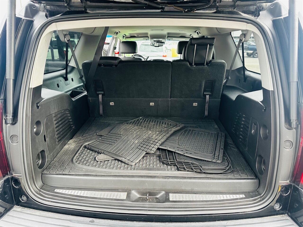 2018 Chevrolet Suburban LT - Photo 10 - Reno, NV 89502