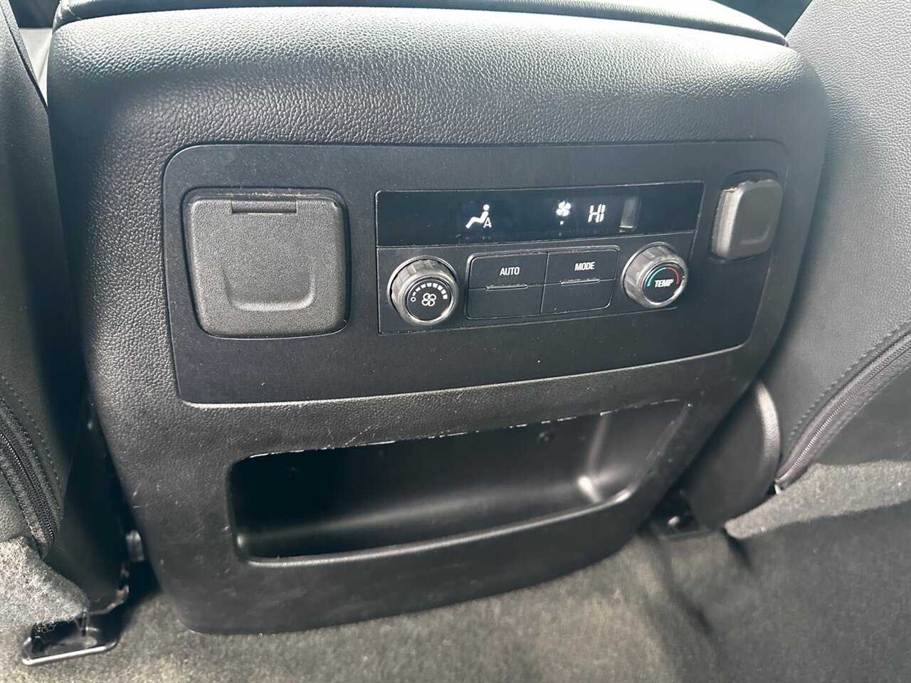 2018 Chevrolet Suburban LT - Photo 31 - Reno, NV 89502