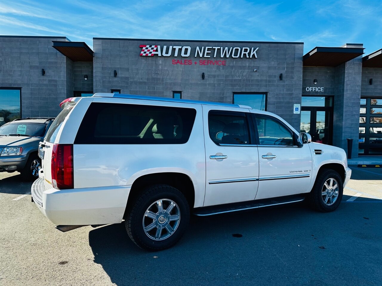 2007 Cadillac Escalade ESV Base photo 3