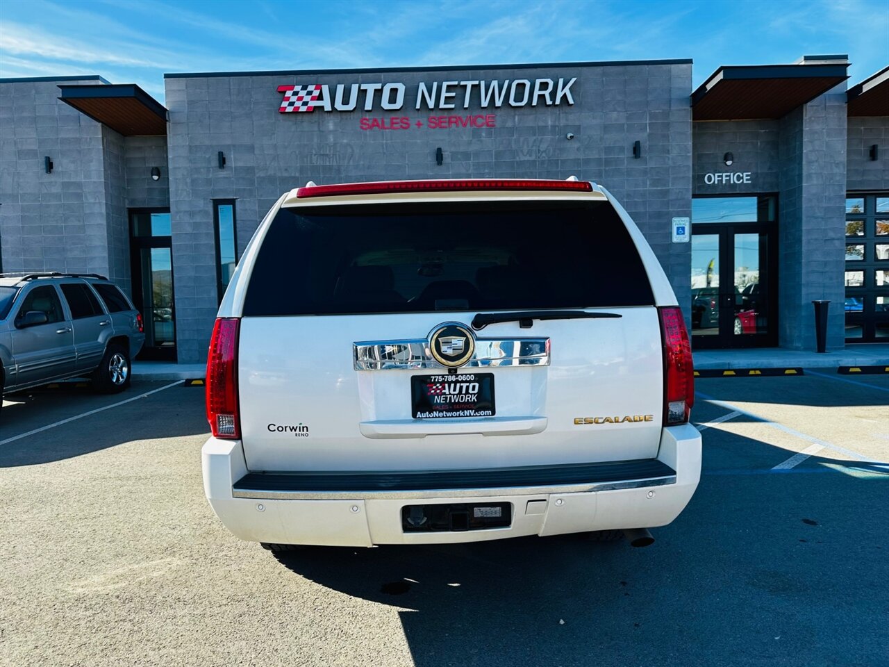 2007 Cadillac Escalade ESV Base photo 8