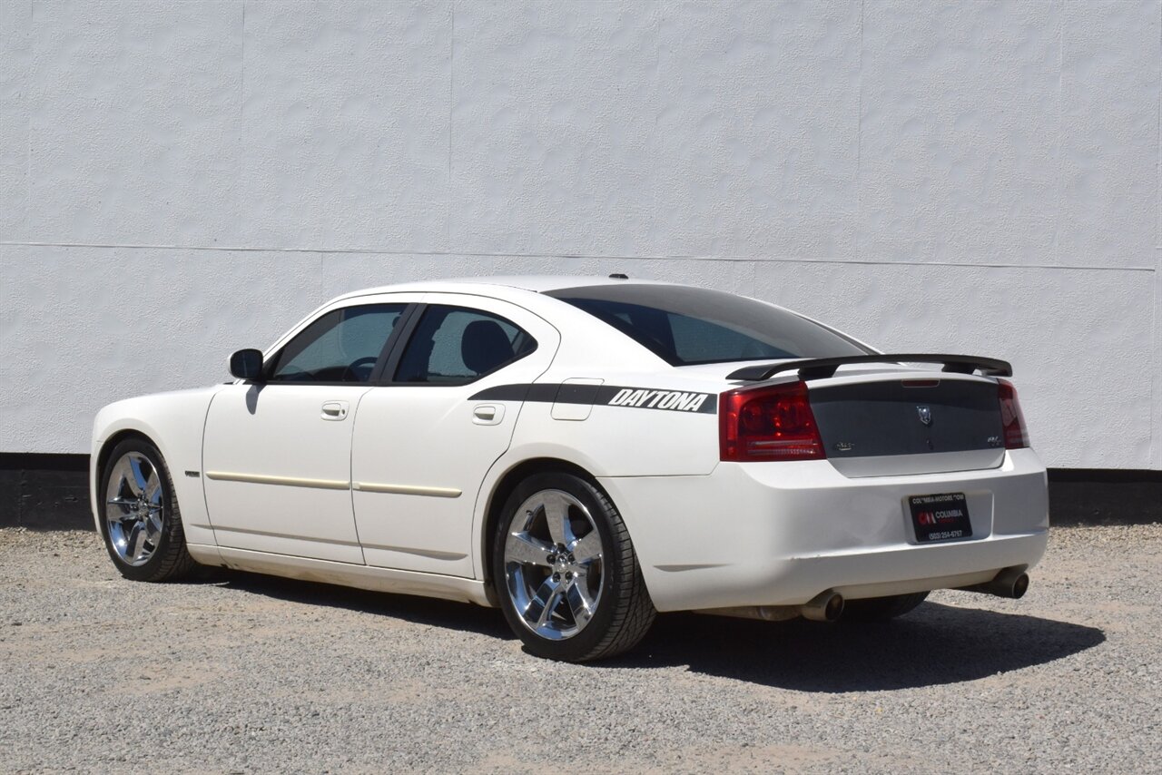 2007 Dodge Charger R/T 4dr Sedan! 5.7L HEMI V8! Rear-Wheel Drive! Sport-Tuned Suspension! Dual Exhaust! Boston Acoustics® Premium Audio! - Photo 2 - Portland, OR 97266