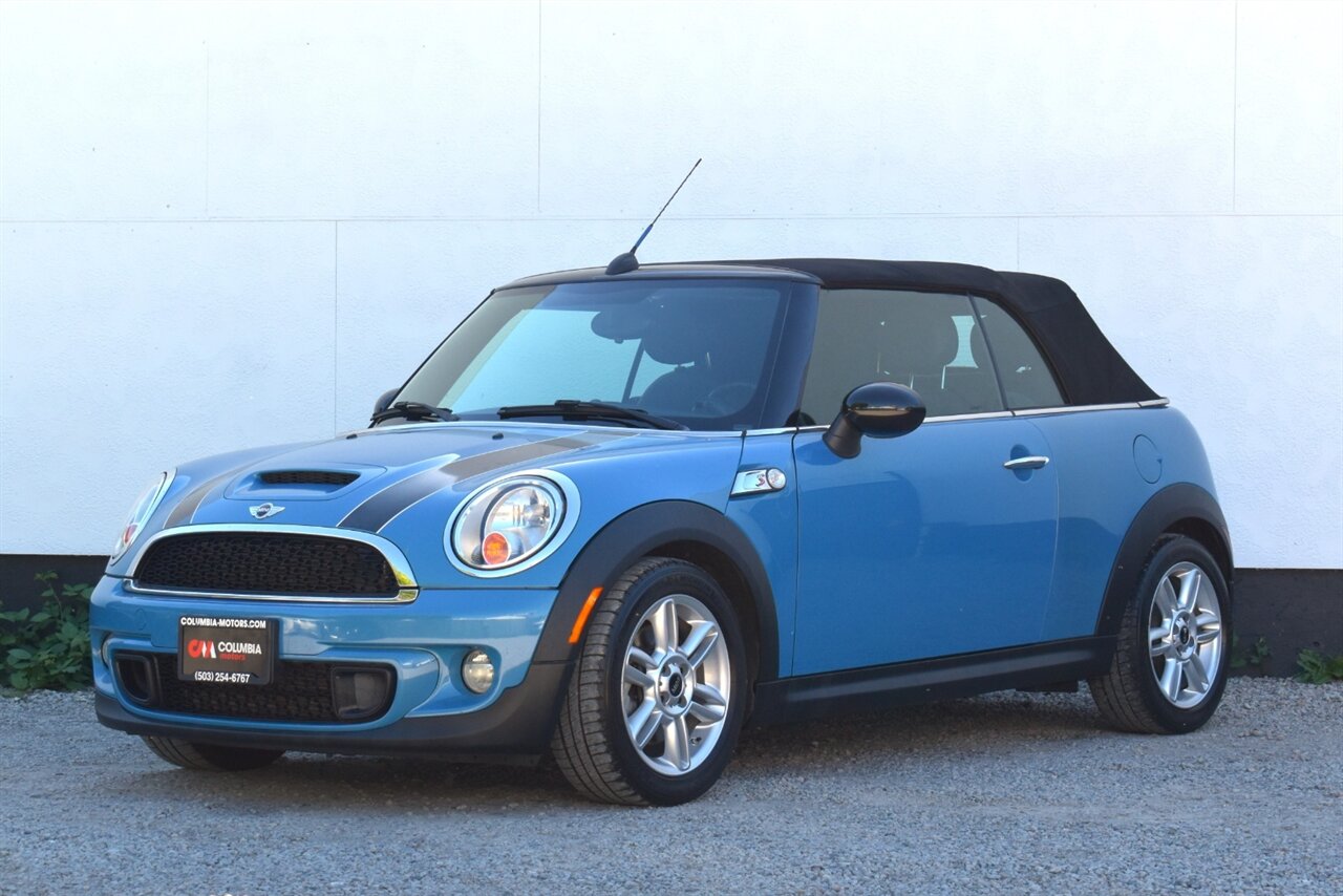2013 MINI Convertible Cooper S 2dr! Sport-tuned suspension! Drive Mode Select! Cruise Control! Full Leather Seats! Heated front seats! Bluetooth Connectivity! - Photo 11 - Portland, OR 97266
