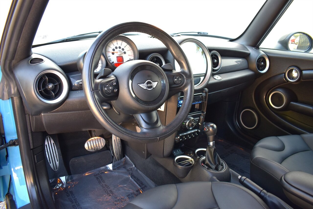 2013 MINI Convertible Cooper S 2dr! Sport-tuned suspension! Drive Mode Select! Cruise Control! Full Leather Seats! Heated front seats! Bluetooth Connectivity! - Photo 3 - Portland, OR 97266