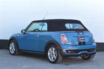 2013 MINI Convertible Cooper S 2dr! Sport-tuned suspension! Drive Mode Select! Cruise Control! Full Leather Seats! Heated front seats! Bluetooth Connectivity! - Photo 4 - Portland, OR 97266