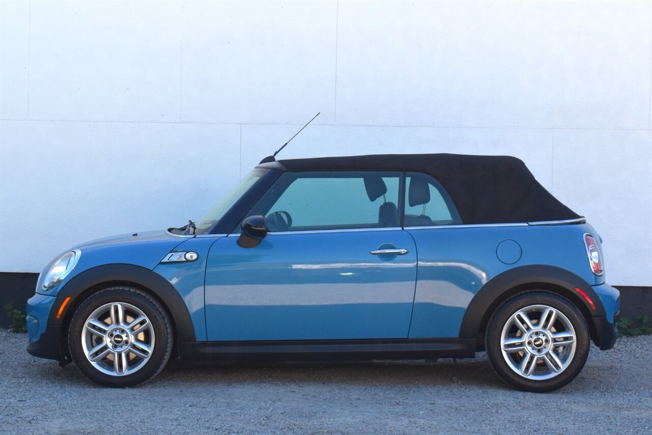 2013 MINI Convertible Cooper S 2dr! Sport-tuned suspension! Drive Mode Select! Cruise Control! Full Leather Seats! Heated front seats! Bluetooth Connectivity! - Photo 12 - Portland, OR 97266