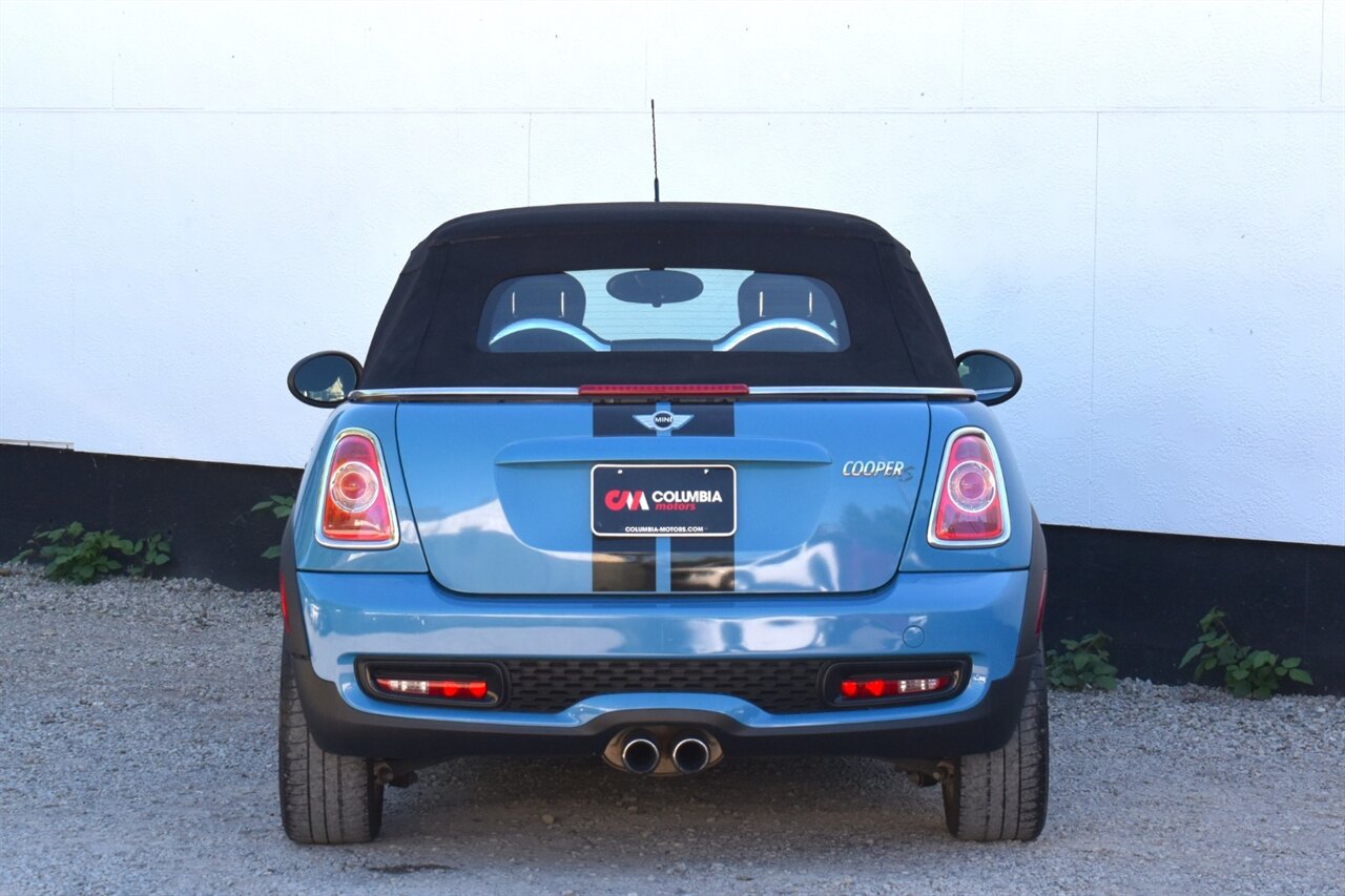 2013 MINI Convertible Cooper S 2dr! Sport-tuned suspension! Drive Mode Select! Cruise Control! Full Leather Seats! Heated front seats! Bluetooth Connectivity! - Photo 6 - Portland, OR 97266
