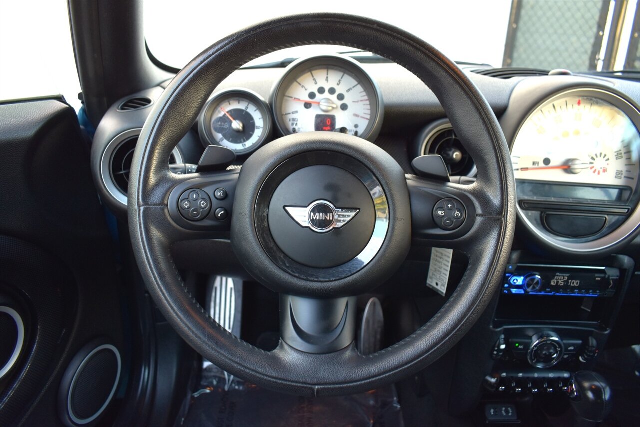 2013 MINI Convertible Cooper S 2dr! Sport-tuned suspension! Drive Mode Select! Cruise Control! Full Leather Seats! Heated front seats! Bluetooth Connectivity! - Photo 17 - Portland, OR 97266