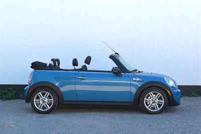 2013 MINI Convertible Cooper S 2dr! Sport-tuned suspension! Drive Mode Select! Cruise Control! Full Leather Seats! Heated front seats! Bluetooth Connectivity! - Photo 9 - Portland, OR 97266