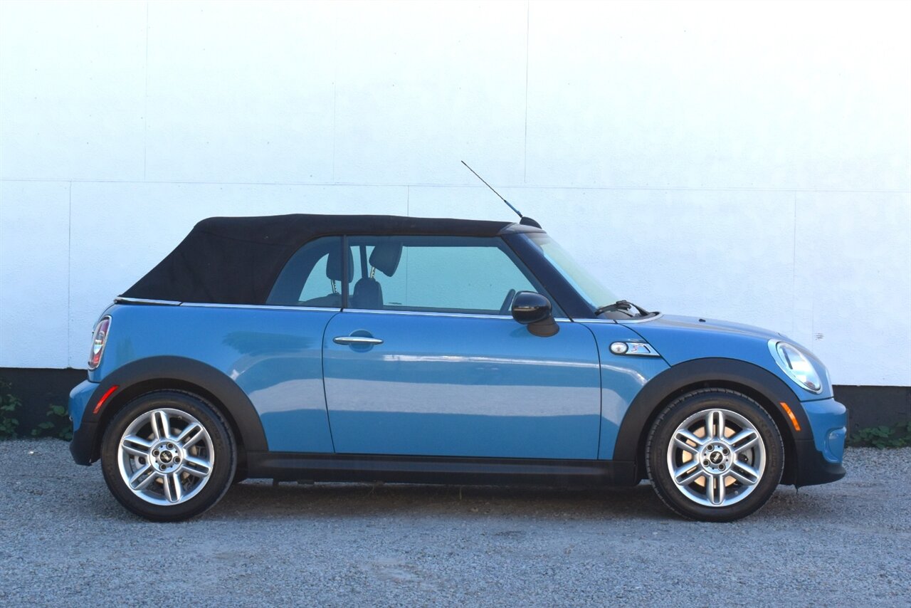 2013 MINI Convertible Cooper S 2dr! Sport-tuned suspension! Drive Mode Select! Cruise Control! Full Leather Seats! Heated front seats! Bluetooth Connectivity! - Photo 8 - Portland, OR 97266