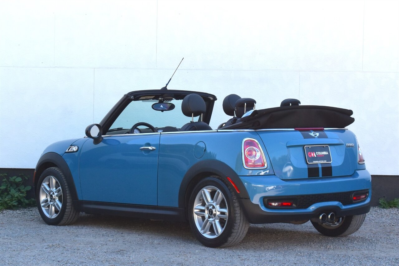 2013 MINI Convertible Cooper S 2dr! Sport-tuned suspension! Drive Mode Select! Cruise Control! Full Leather Seats! Heated front seats! Bluetooth Connectivity! - Photo 5 - Portland, OR 97266