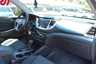 2017 Hyundai TUCSON SE  AWD 4dr SUV! Back Up Camera! Bluetooth w Voice Activation! Tow Hitch! Center Locking Diff! Eco & Sport Drive Modes! - Photo 12 - Portland, OR 97266