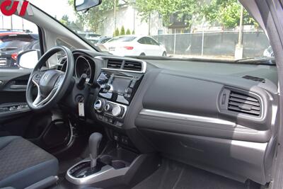 2017 Honda Fit LX  4dr Hatchback! 33 City MPG! 40 Hwy MPG! Back Up Camera! Bluetooth w/Voice Activation! Traction Control! Econ Mode! - Photo 11 - Portland, OR 97266