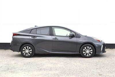 2019 Toyota Prius XLE AWD-e  AWD 4dr Hatchback! 52 City MPG! 48 Hwy MPG! Back Up Camera! Blind Spot Monitor! Pre-Collision Pedestrian Detection! Lane Assist! Bluetooth Connectivity! Heated Seats! Qi-Wireless Charging! - Photo 6 - Portland, OR 97266