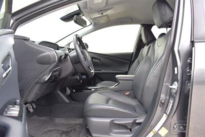 2019 Toyota Prius XLE AWD-e  AWD 4dr Hatchback! 52 City MPG! 48 Hwy MPG! Back Up Camera! Blind Spot Monitor! Pre-Collision Pedestrian Detection! Lane Assist! Bluetooth Connectivity! Heated Seats! Qi-Wireless Charging! - Photo 10 - Portland, OR 97266