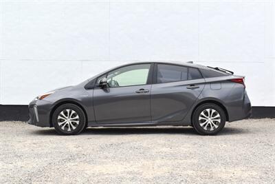2019 Toyota Prius XLE AWD-e  AWD 4dr Hatchback! 52 City MPG! 48 Hwy MPG! Back Up Camera! Blind Spot Monitor! Pre-Collision Pedestrian Detection! Lane Assist! Bluetooth Connectivity! Heated Seats! Qi-Wireless Charging! - Photo 9 - Portland, OR 97266