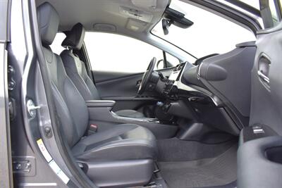 2019 Toyota Prius XLE AWD-e  AWD 4dr Hatchback! 52 City MPG! 48 Hwy MPG! Back Up Camera! Blind Spot Monitor! Pre-Collision Pedestrian Detection! Lane Assist! Bluetooth Connectivity! Heated Seats! Qi-Wireless Charging! - Photo 28 - Portland, OR 97266