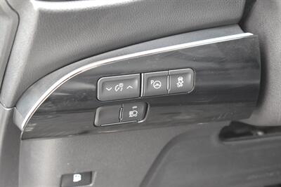 2019 Toyota Prius XLE AWD-e  AWD 4dr Hatchback! 52 City MPG! 48 Hwy MPG! Back Up Camera! Blind Spot Monitor! Pre-Collision Pedestrian Detection! Lane Assist! Bluetooth Connectivity! Heated Seats! Qi-Wireless Charging! - Photo 16 - Portland, OR 97266