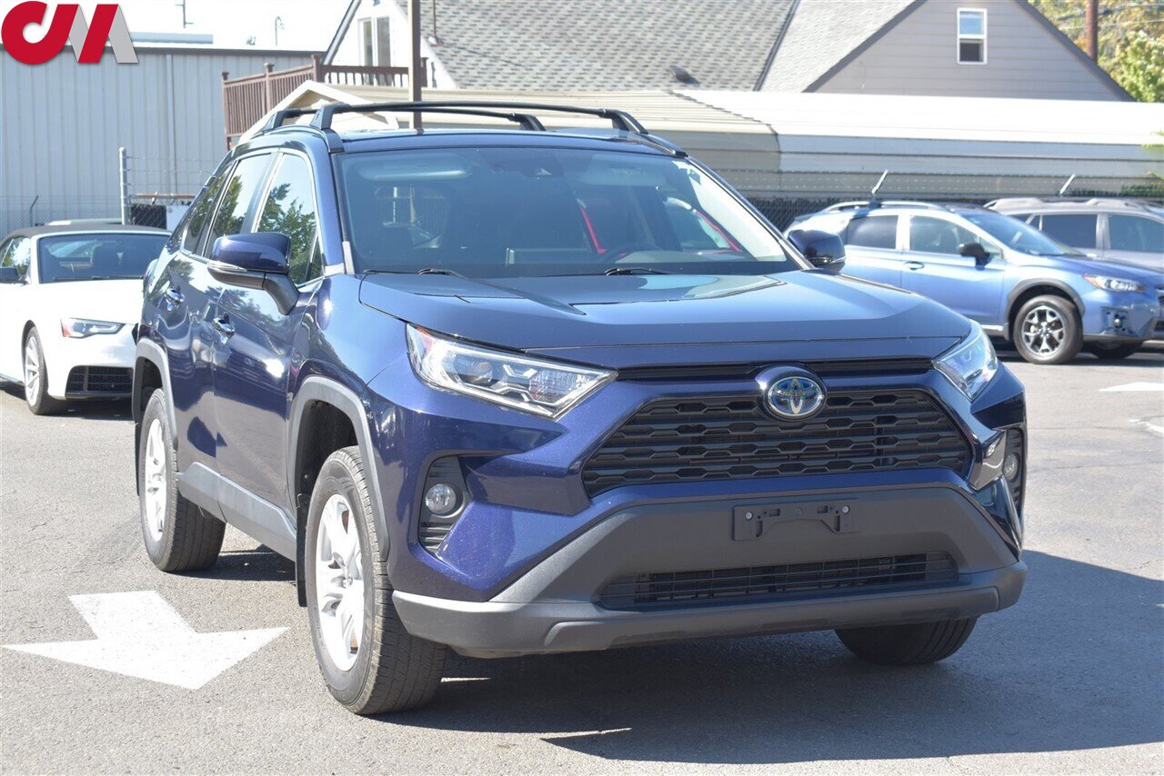 2020 Toyota RAV4 XLE's photo