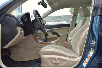 2006 Subaru Outback 2.5i  AWD 4dr Wagon! 5-Speed Manual! Heated Seats! Roof Rack! All Weather Mats! - Photo 10 - Portland, OR 97266