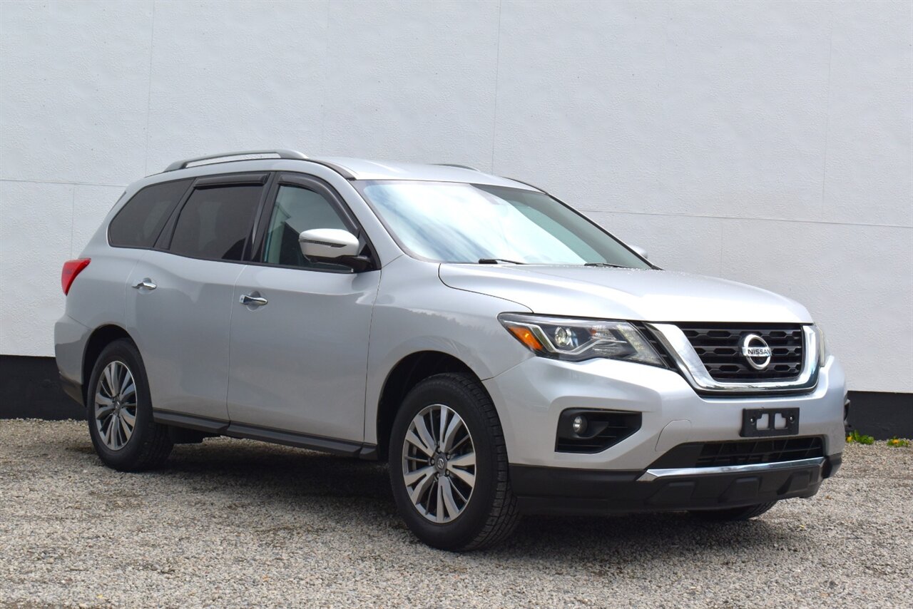 2019 Nissan Pathfinder SL  4X4 4dr SUV! 3rd Row Seats! Back Up Camera! Blind Spot Monitor! Bluetooth! Navigation! Heated Leather Seats! Heated Steering Wheel! Powered Liftgate! Selectable 4WD with 2WD / Auto / Lock Modes! - Photo 1 - Portland, OR 97266
