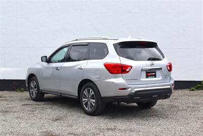 2019 Nissan Pathfinder SL  4X4 4dr SUV! 3rd Row Seats! Back Up Camera! Blind Spot Monitor! Bluetooth! Navigation! Heated Leather Seats! Heated Steering Wheel! Powered Liftgate! Selectable 4WD with 2WD / Auto / Lock Modes! - Photo 2 - Portland, OR 97266