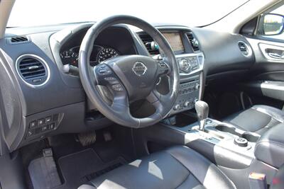 2019 Nissan Pathfinder SL  4X4 4dr SUV! 3rd Row Seats! Back Up Camera! Blind Spot Monitor! Bluetooth! Navigation! Heated Leather Seats! Heated Steering Wheel! Powered Liftgate! Selectable 4WD with 2WD / Auto / Lock Modes! - Photo 3 - Portland, OR 97266