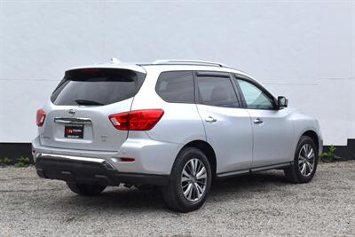 2019 Nissan Pathfinder SL  4X4 4dr SUV! 3rd Row Seats! Back Up Camera! Blind Spot Monitor! Bluetooth! Navigation! Heated Leather Seats! Heated Steering Wheel! Powered Liftgate! Selectable 4WD with 2WD / Auto / Lock Modes! - Photo 5 - Portland, OR 97266