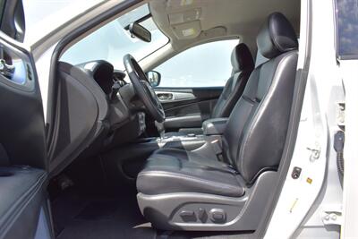 2019 Nissan Pathfinder SL  4X4 4dr SUV! 3rd Row Seats! Back Up Camera! Blind Spot Monitor! Bluetooth! Navigation! Heated Leather Seats! Heated Steering Wheel! Powered Liftgate! Selectable 4WD with 2WD / Auto / Lock Modes! - Photo 10 - Portland, OR 97266