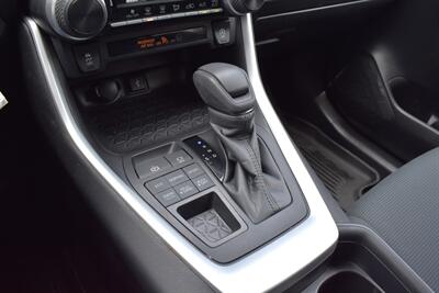 2021 Toyota RAV4 LE  AWD 4dr SUV! Back Up Camera! Lane Assist! Pre-Collision Sys w/ Pedestrian Detection! Bluetooth Connectivity! Eco/Sport/Snow/Sand Drive Modes! Roof-Rack! All Weather Mats! - Photo 25 - Portland, OR 97266