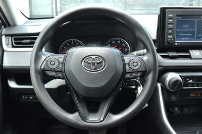 2021 Toyota RAV4 LE  AWD 4dr SUV! Back Up Camera! Lane Assist! Pre-Collision Sys w/ Pedestrian Detection! Bluetooth Connectivity! Eco/Sport/Snow/Sand Drive Modes! Roof-Rack! All Weather Mats! - Photo 13 - Portland, OR 97266