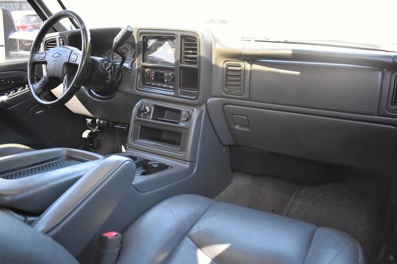 2007 Chevrolet Silverado 2500 LT3 4dr Crew Cab 4WD LB**BY APPOINTMENT ONLY**Selectable 4-WD-(2HI/4HI & 4LO)! Apple CarPlay! Android Auto! Heated Leather Seats! Sunroof! Edge Performance Monitor! Tow Package! - Photo 12 - Portland, OR 97266