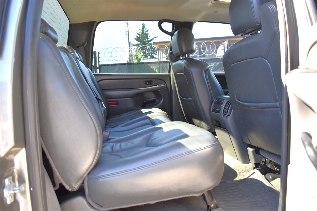 2007 Chevrolet Silverado 2500 LT3 4dr Crew Cab 4WD LB**BY APPOINTMENT ONLY**Selectable 4-WD-(2HI/4HI & 4LO)! Apple CarPlay! Android Auto! Heated Leather Seats! Sunroof! Edge Performance Monitor! Tow Package! - Photo 29 - Portland, OR 97266
