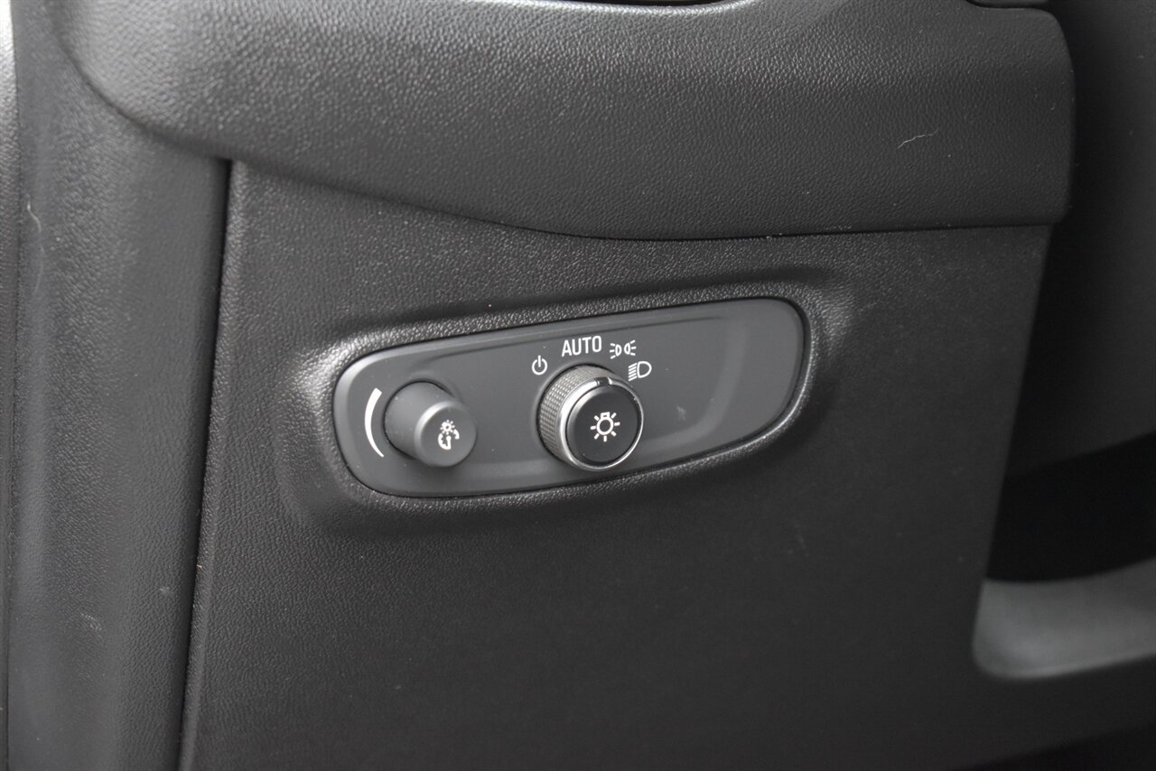2019 Chevrolet Equinox LT 4X4 4dr SUV! Push-Button Start! Back Up Camera! Heated Seats! Apple CarPlay! Android Auto! Wi-Fi Hotspot Capability! Powered Liftgate! Teen Driver Technology! - Photo 16 - Portland, OR 97266