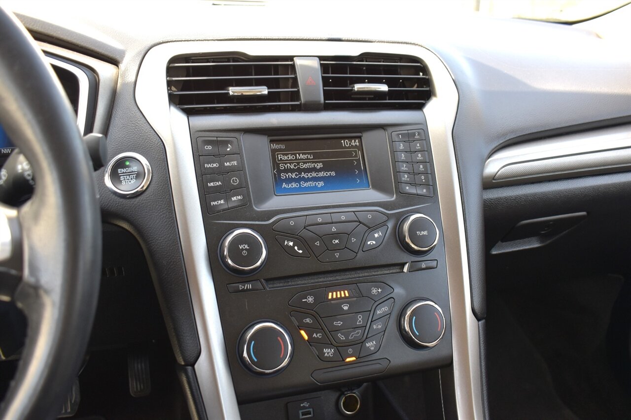 2018 Ford Fusion Hybrid S 4dr Sedan! Back Up Camera! 43 City MPG! 41 Hwy MPG! Eco Drive Mode! Bluetooth Connectivity! - Photo 19 - Portland, OR 97266