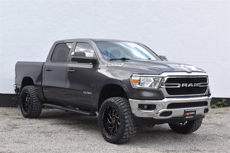 2021 RAM 1500 Big Horn  4x4 4dr Crew Cab 5.6 ft SB Pickup! BAck Up Camera! 4WD Auto + Low Range! Bluetooth Connectivity!  Backup Camera! Tow Pkg! Running Boards! All Weather Mats!
